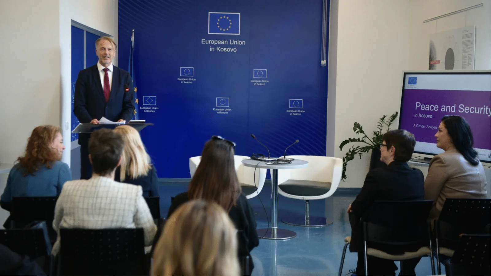 BASHKIMI EVROPIAN NË KOSOVË DHE RRJETI I GRAVE TË KOSOVËS PREZANTOJNË ANALIZËN E PARË GJITHËPËRFSHIRËSE GJINORE MBI PAQEN DHE SIGURINË NË KOSOVË